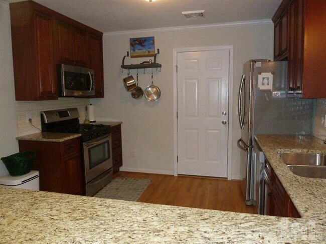 Building Photo - Close access to UNCW, Beach, Hwy 40, walk ...