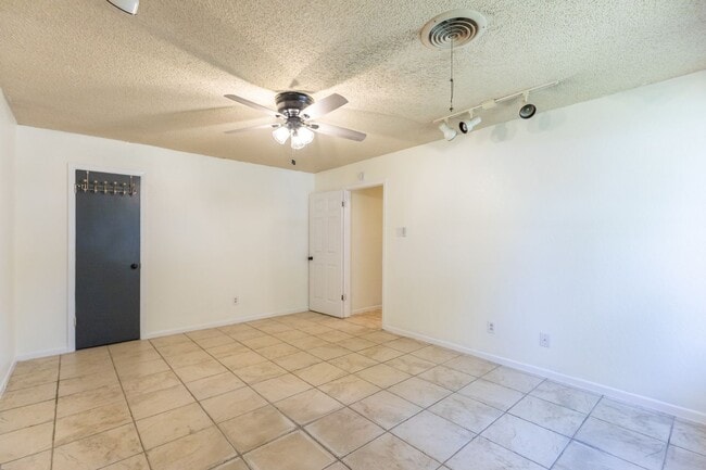 Building Photo - 2/2/2; newly painted walls, new flooring!