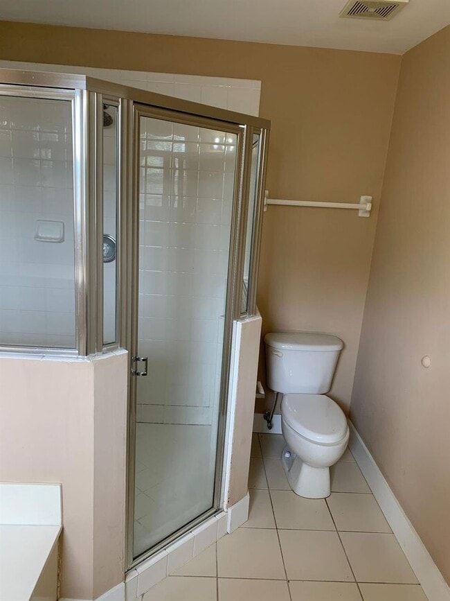 Building Photo - 2400 NW 98th Ln