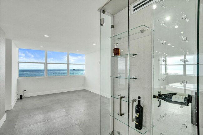 Building Photo - 209 N Fort Lauderdale Beach Blvd