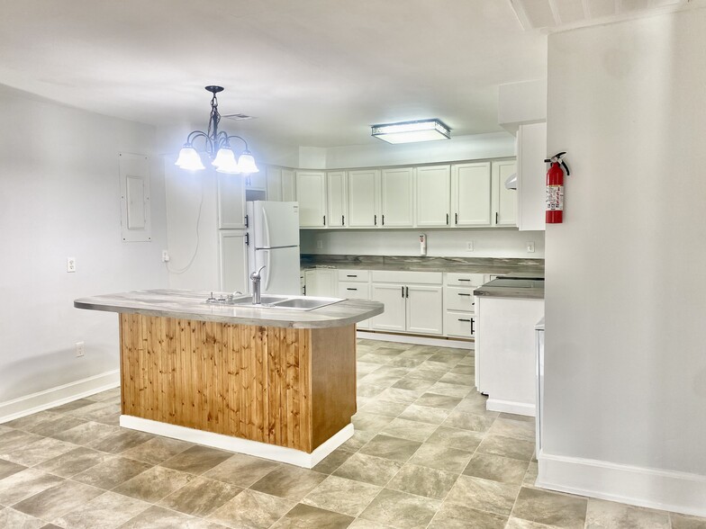 Building Photo - 516 36th Ave N