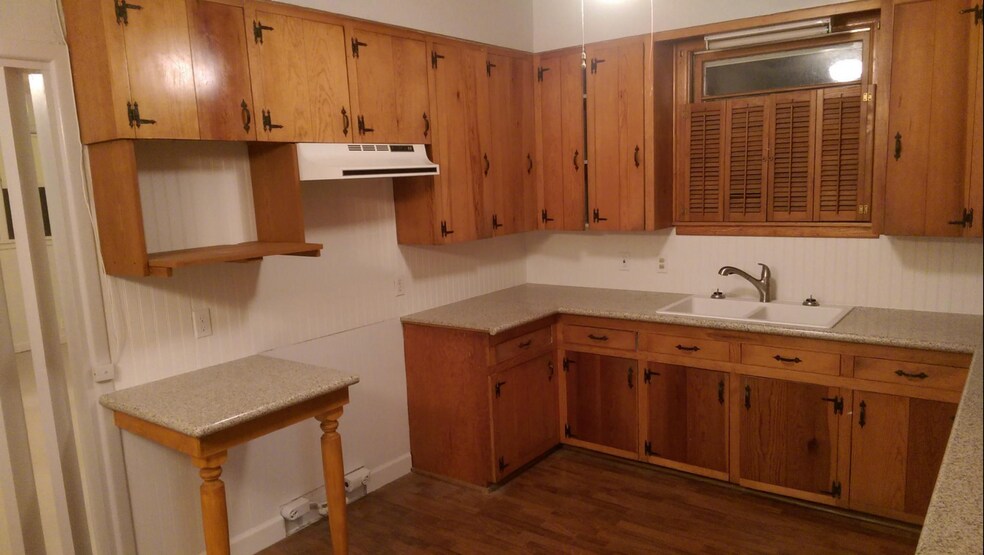 Kitchen (stove not shown) - 4016 46th St
