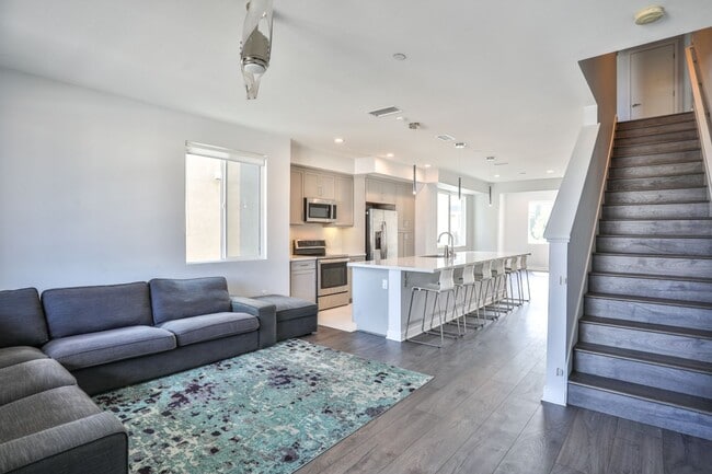 Building Photo - 3 bedroom 2.5 bath in Gated Community