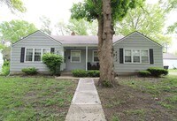 Building Photo - 4410 S Parkway Dr