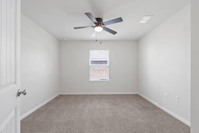 Building Photo - 1047 Limpkin St