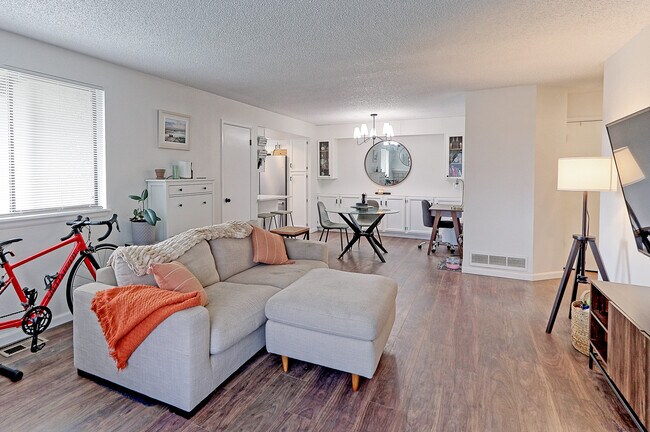 Building Photo - 5125 W 73rd Ave