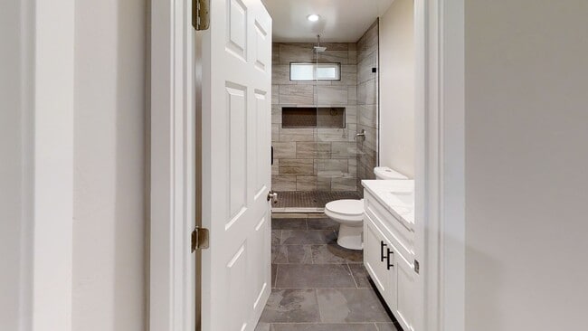 Building Photo - 4BD/2 BA Close Walk to Campus (Lease out, ...