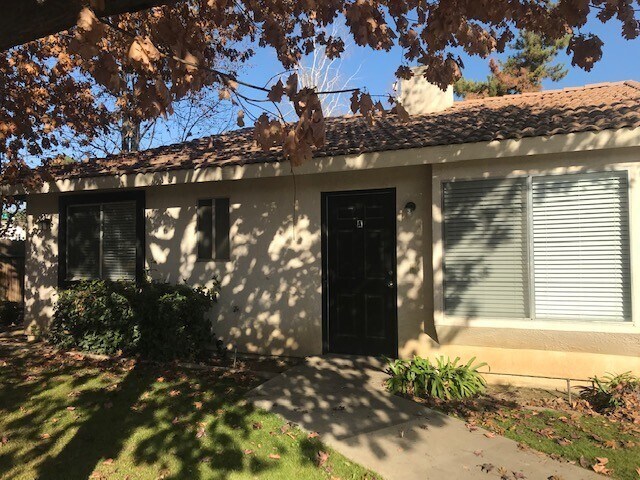 Building Photo - 2702 Gosford Rd