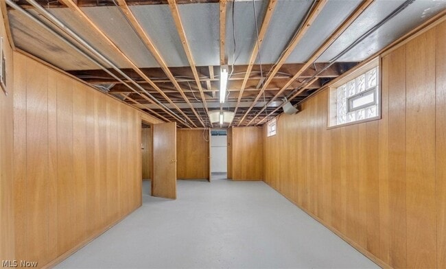 Building Photo - 9002 Rosewood Ave