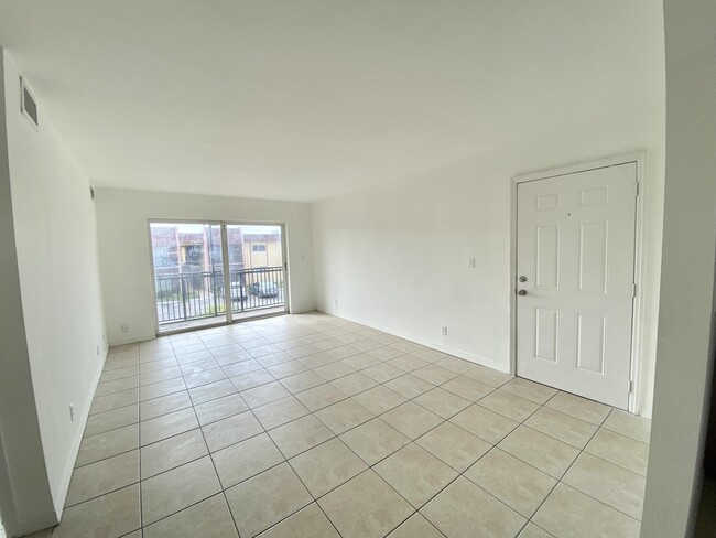 Building Photo - 2914 NW 55th Ave