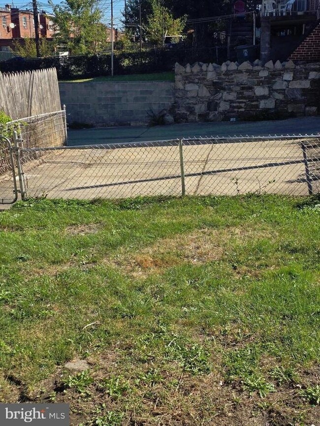 Building Photo - 3 Bedroom 2 Bathroom Townhome