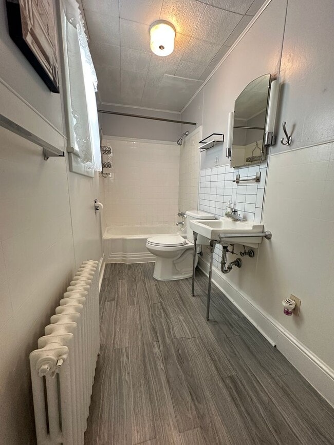 Building Photo - Apartment for Rent in Broadway