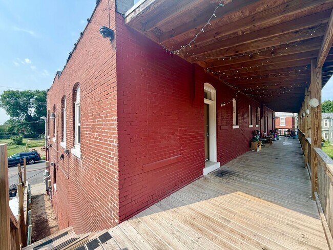 Building Photo - 2202 Lexington Ave