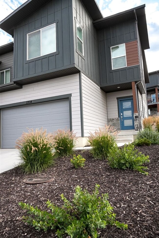 Building Photo - End Unit New Construction with Finished Basement Includes Utilities in New Jordanelle Ridge Neigh...