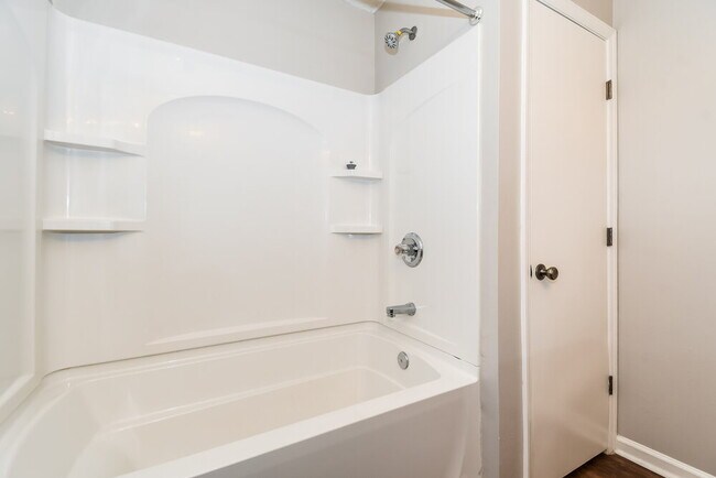 Building Photo - 2285 Brian Lakes Dr E