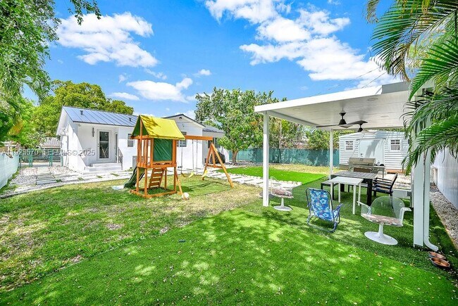 Building Photo - 876 NE 81st St