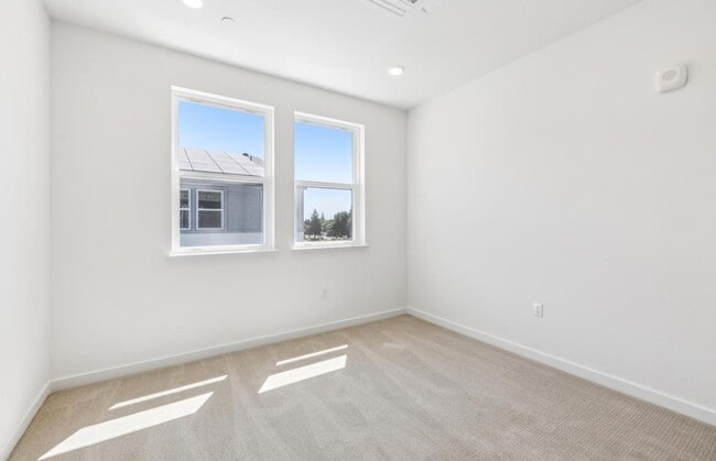 Building Photo - 818 Redberry Wy