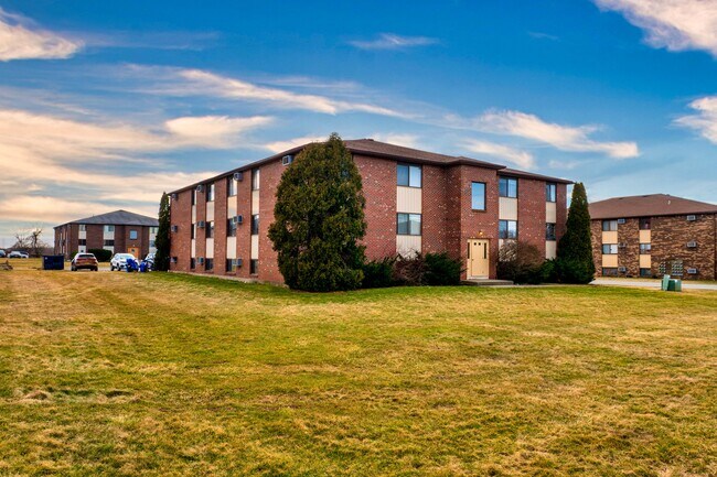 Primary Photo - Maplewood Apartments