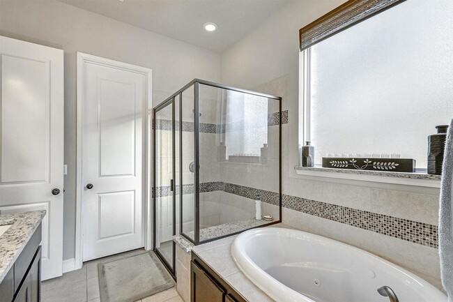 Building Photo - 14924 Iveans Way