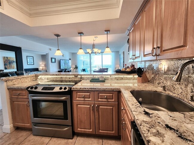 Building Photo - 2030 S Ocean Dr