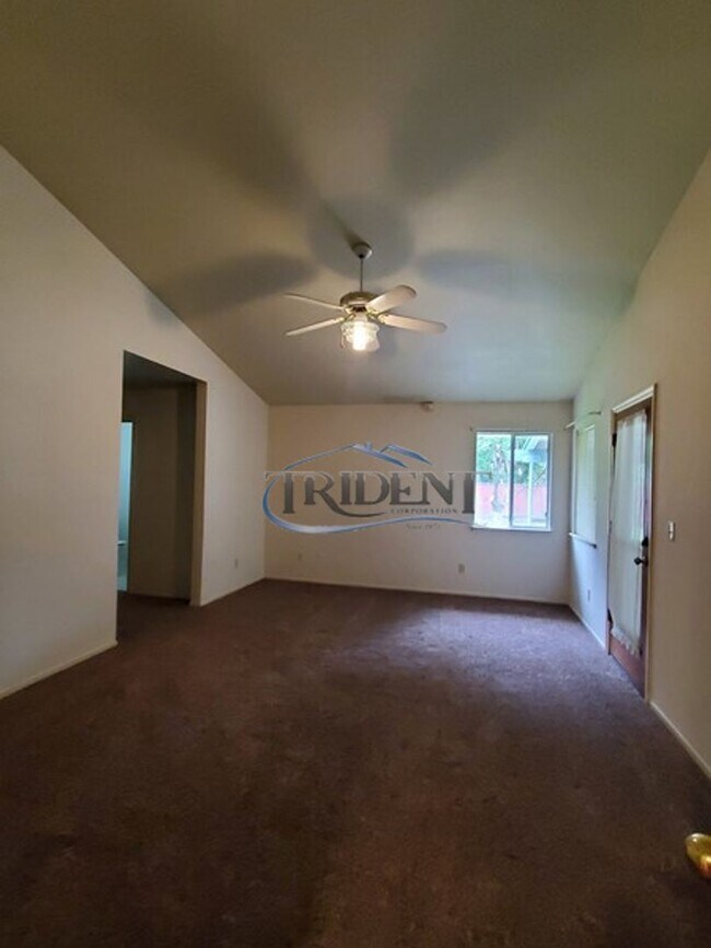 Building Photo - Beautiful Yuba City home on a large lot