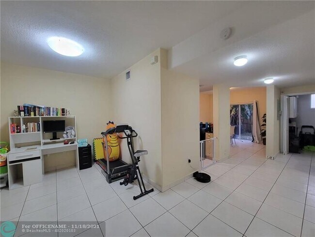 Building Photo - 7260 NW 174th Terrace