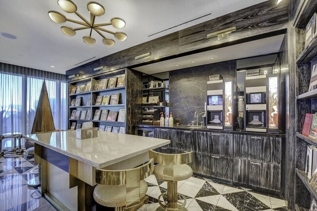 Building Photo - 4471 Dean Martin Dr