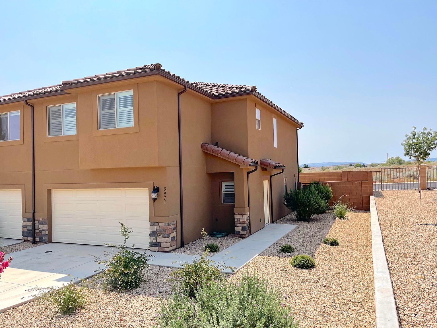 Building Photo - 3971 Bella Vista Dr