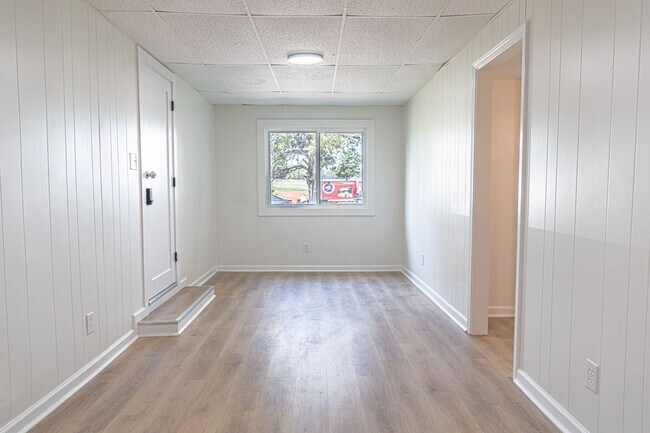 Building Photo - KY-150 Pembroke Oak Grove Rd
