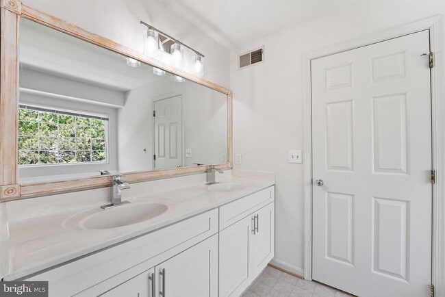 Building Photo - 2709 Baronhurst Dr