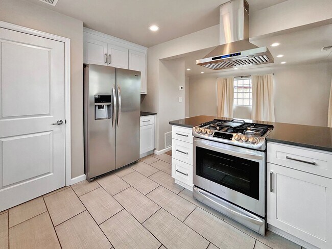 Building Photo - SLOAN'S LAKE: 2-BEDROOM 1 BATH WITH HIGH-END FINISHES