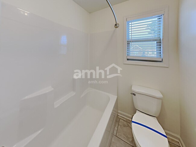 Building Photo - 2036 Farm Pond Wy