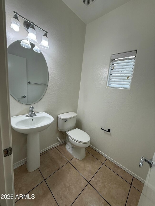 Building Photo - 8460 W Lewis Ave