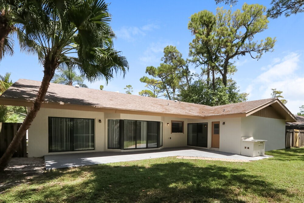 Building Photo - 12463 Sawgrass Ct