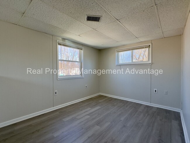 Building Photo - Beautifully Updated 3-Bedroom with Large Open Upstairs!