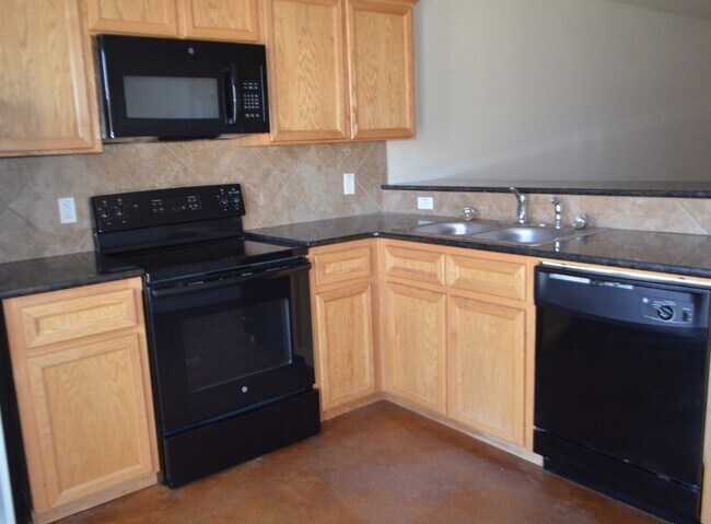 Building Photo - 806 N 3rd St