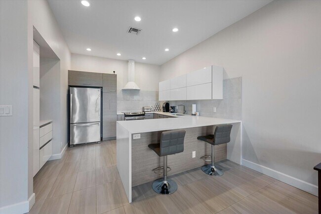 Building Photo - 15450 Estancia Ln