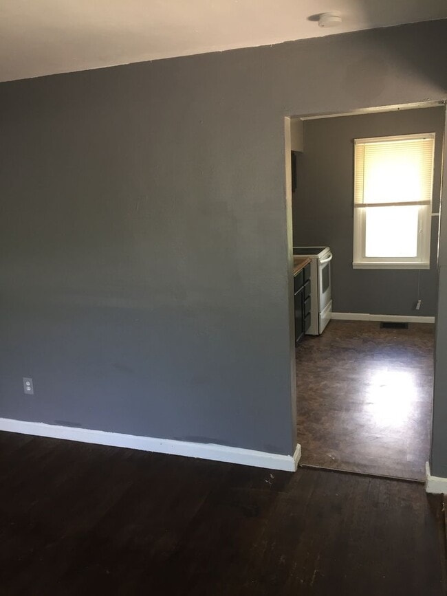 Building Photo - Beautifully Updated 3 Bedroom House! Comin...