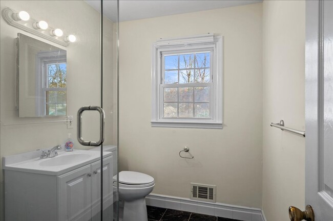 Building Photo - 4BR/3.5BR Home in Hartsdale