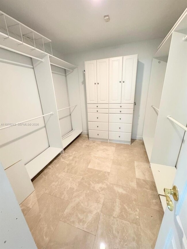 Building Photo - 5920 Maynada St