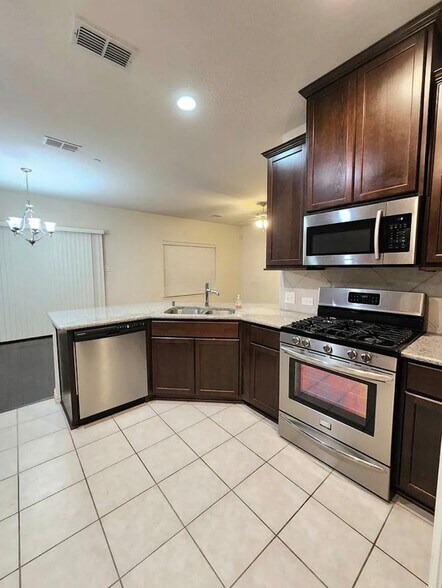 Building Photo - 4816 Bridgewater St