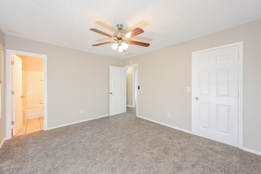 Building Photo - 2068 Lown Farm Ln