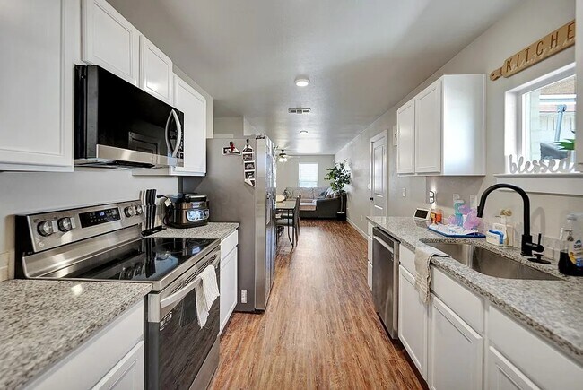 Building Photo - Near brand new 3 bd/2 bth home in quiet neighborhood! Turf backyard w/ pergola! All appliances! 1...