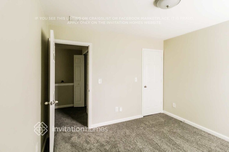 Building Photo - 2860 Englewood Dr