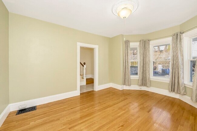 Building Photo - 16 Oak Grove Terrace