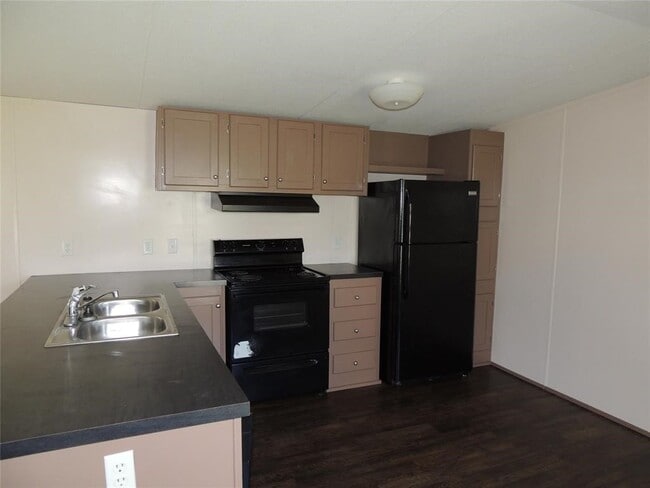 Building Photo - 155 Geerts St