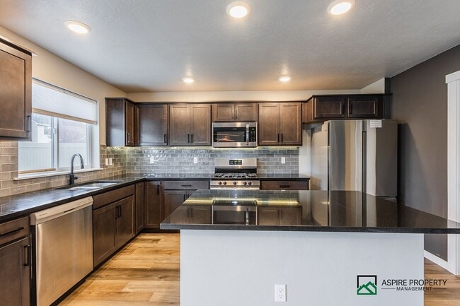 Building Photo - Upgraded 4 bed 3 bath home