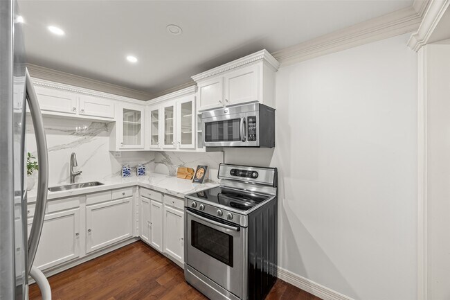 Building Photo - 3711 San Felipe St