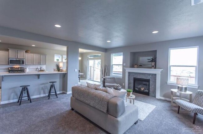 Primary Photo - Newer Redmond Home with Extended 2 Car Gar...