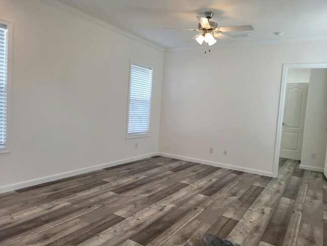 Building Photo - 5523 Eugene Dr